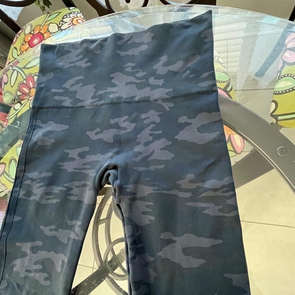 Spanx camo look at me now seamless high rise leggings size medium - Picture 13 of 13